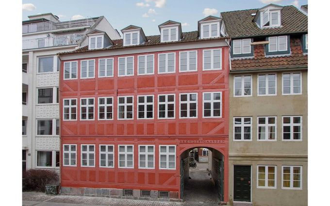 Wildersgade 46 er med til at skabe et helstøbt indslag i gade- og  gårdmiljø med den traditionelle materialeholdning.
