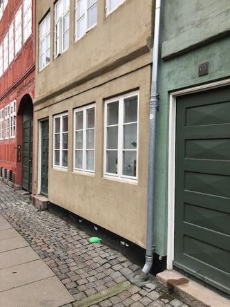 Wildersgade 42-46 blev i 1984 præmieret for en restaurering af høj kvalitet