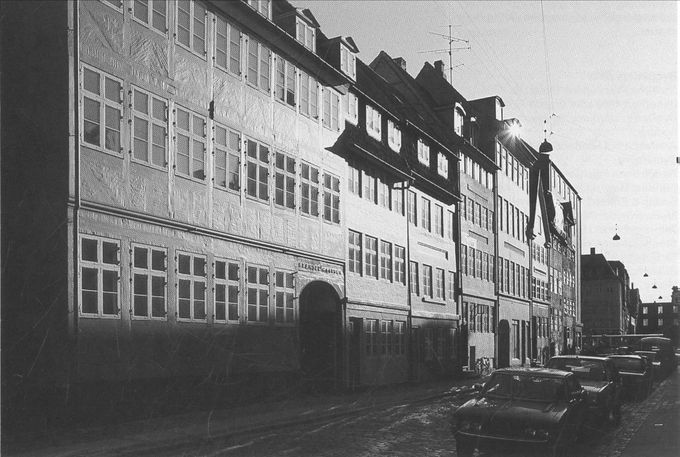 I 1980'erne blev Brænderigårdens ejendomme Wildersgade 42-46 saneret og bevaret gennem istandsættelse og modernisering
