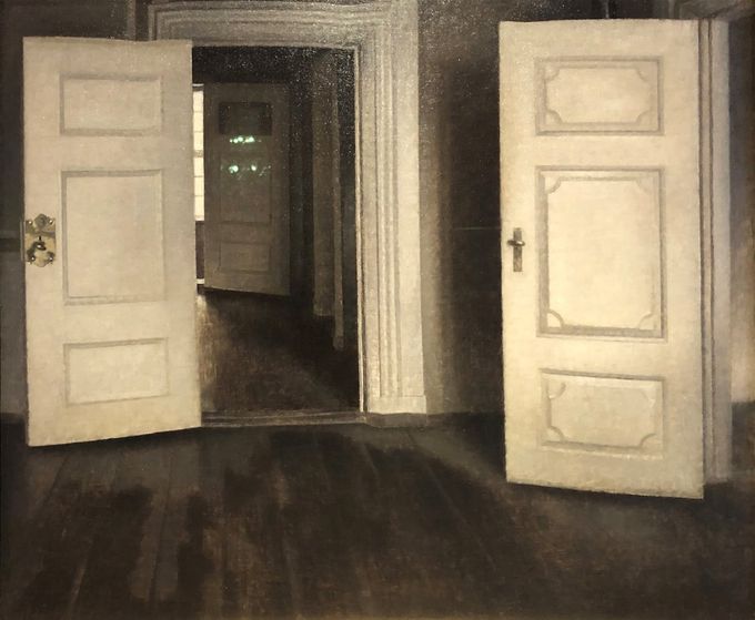 Vilhelm Hammershøi (1864-1916): Åbne døre (motiv fra ejendom i Strandgade), 1905. Oliemaleri på lærred. Davids Samling